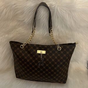 No name brand shoulder bag